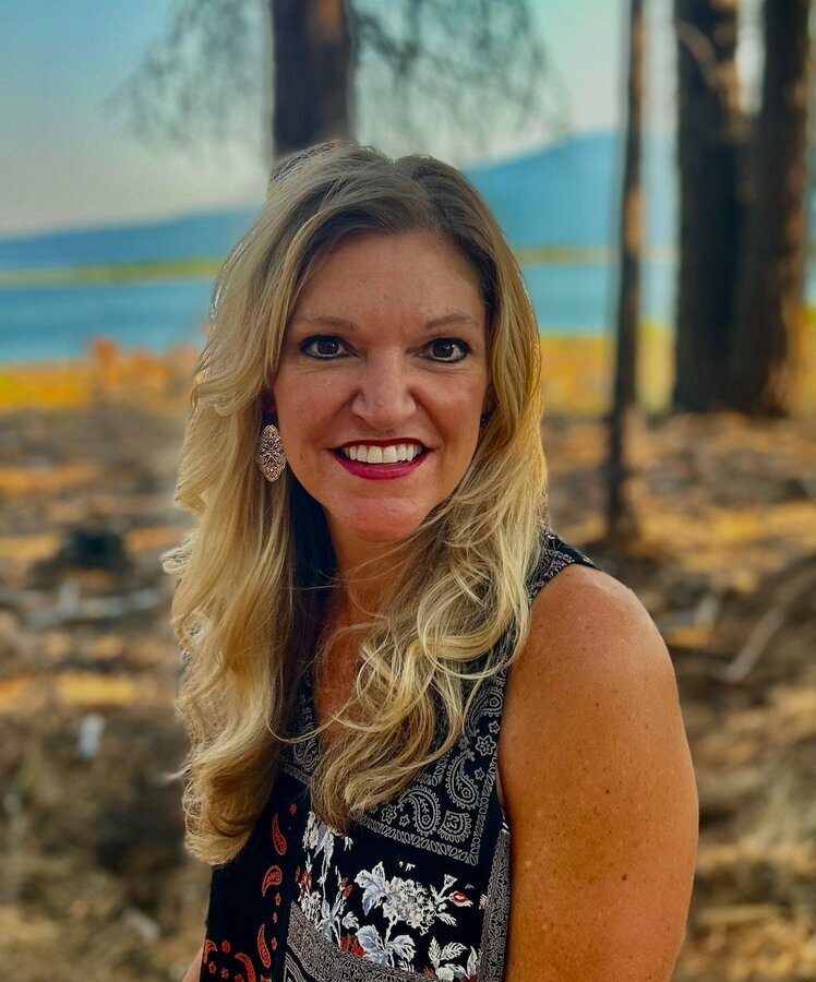 Janelle Berg, Broker